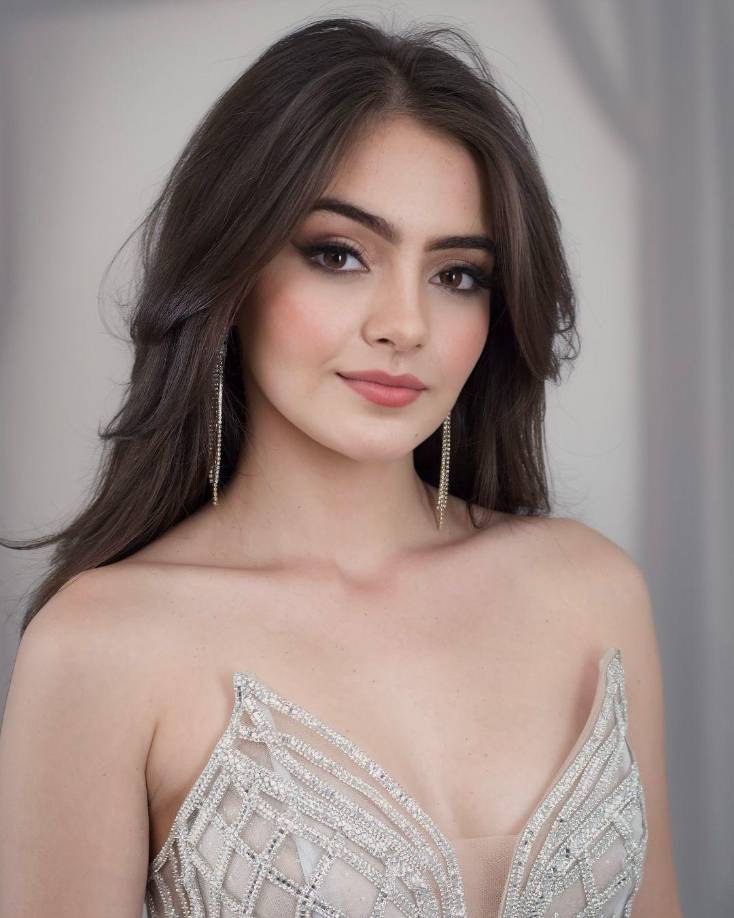 La joven también se desempeña como modelo profesional. Ha modelado para diferente marcas nacionales. 