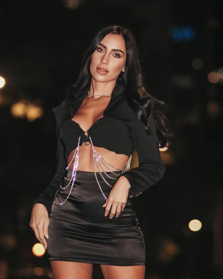 Además de ser modelo, influencer y de incursionar en programas de competencia en el país azteca, Cofano tiene un gusto especial por practicar una disciplina circense llamada telas acrobáticas.