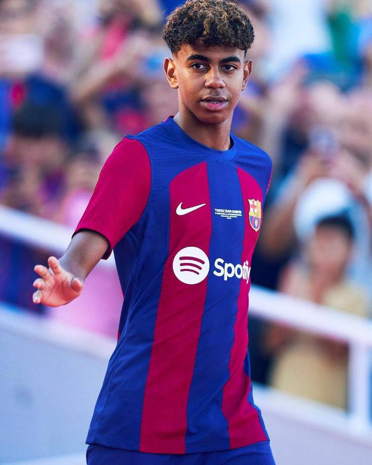 Atacantes: Lamine Yamal, sería el futbolista más joven en debutar en la máxima competencia de clubes.