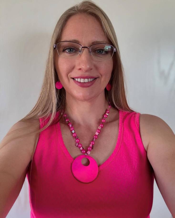 En la década de los 2000, Naomi entró al mundo “stripper” y empezó a ganarse la vida con las propinas de la gente.