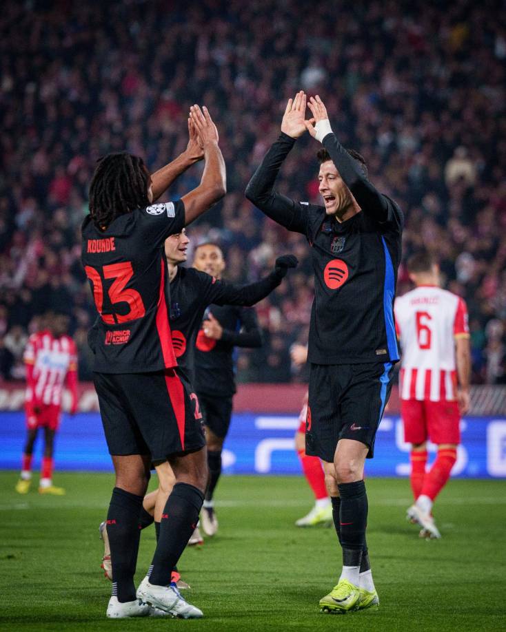 El delantero polaco sigue encendido y en el minuto 53 anotó su segundo gol en el encuentro y el 1-3 ante el Estrella Roja.