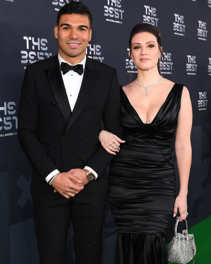 Y es que, este fin de semana se filtró la noticia de que Casemiro habría estado engañando a su esposa, Anna Mariana, con quien tiene dos hijos.