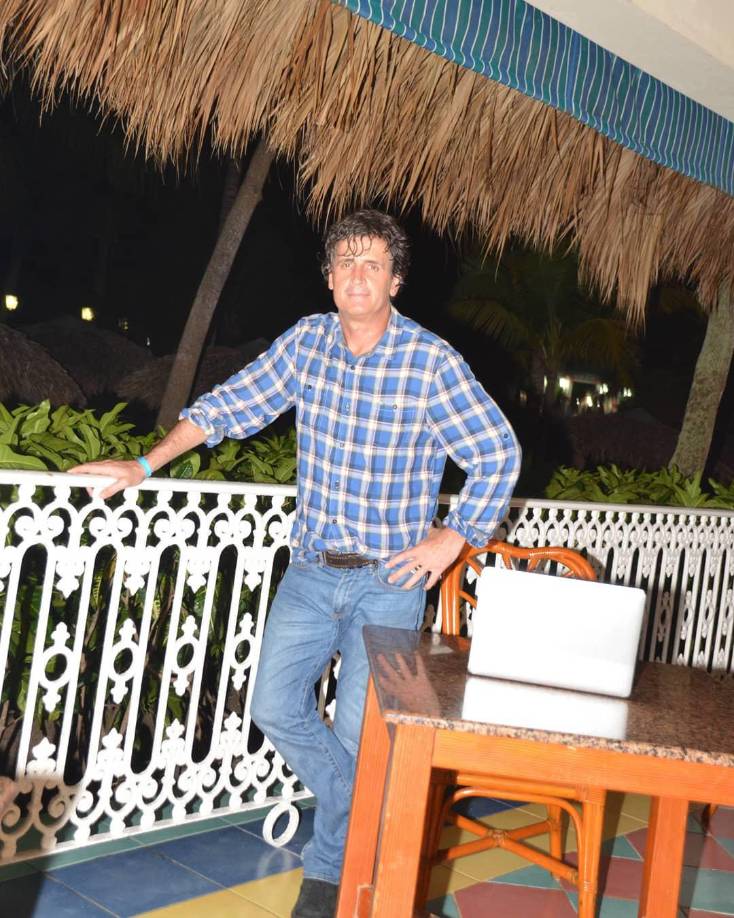 Una vez retirad del fútbol, Paul James tocó fondo al caer en la pobreza total y pasar a vivir en la calle a causa de las drogas.