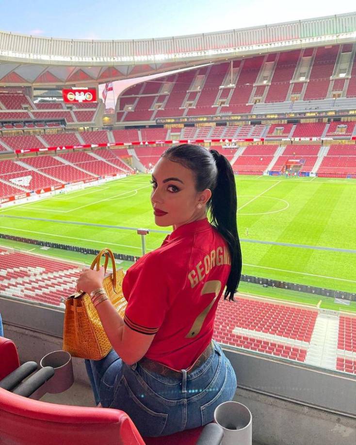 “Yo era el encargado de mantener a Georgina y a su hermana, de comprarles ropa, de pagar la electricidad y el agua. Yo lo hice todo. Georgina vivió conmigo durante su adolescencia hasta el día en que enviaron a mi cuñado de vuelta a su país. Yo la crié y se olvidó de mí”, fue la acusación de su tío. 