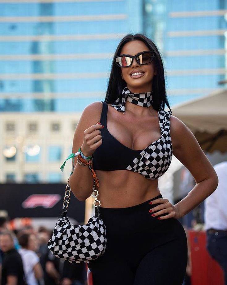 Actualmente, la croata cuenta con más de 3.3 millones de seguidores en Instagram, donde presume de su cuerpazo, vacaciones y los partidos a los que acude.