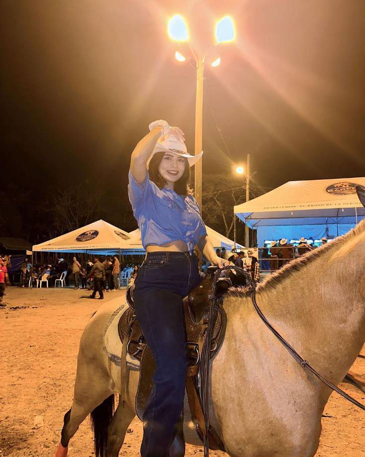 Puede seguirla en su Instagram, donde aparece como: @cesia_montoyaaa, y dejarle un comentario de apoyo previo a su participación en el Miss Honduras Universo, a realizarse el jueves 22 de agosto en el Centro de Convenciones del Hotel Copantl, en SPS. 