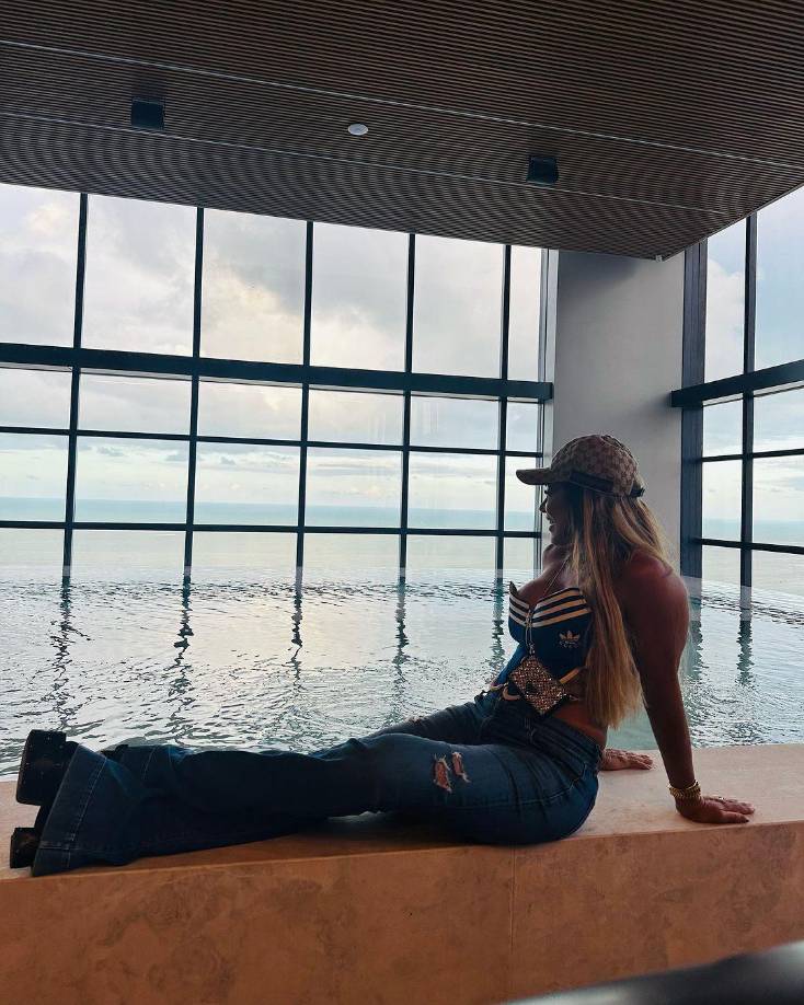 Ahora los focos están centrados en la exesposa de Hulk, quien ahora estaría saliendo con un hombre 30 años menor que ella, todo esto después del escándalo que desató el jugador brasileño.