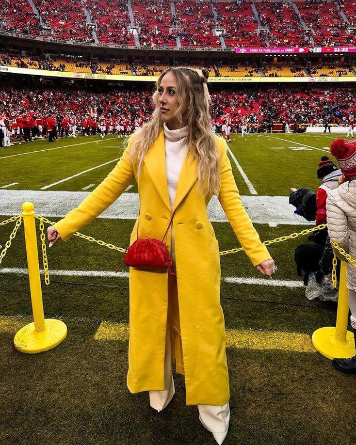 Brittany también tuvo una carrera de fútbol profesional en Islandia y ahora es co-propietaria del Kansas City Current de la NWSL, por lo que ambos son figuras deportivas en la ciudad.