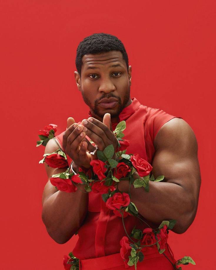 La policía de Nueva York está obligada a realizar un arresto en estas situaciones, y esta es la única razón por la que el Sr. Majors fue arrestado. Esperamos que estos cargos se retiren pronto.”