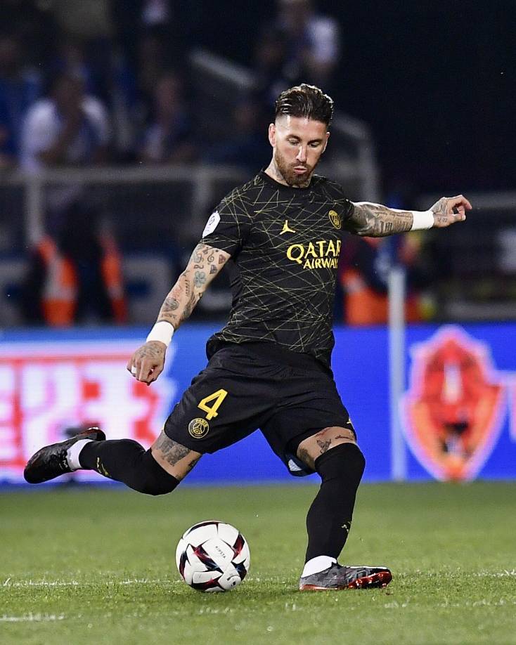 El defensor español Sergio Ramos acaba contrato este 30 de junio con el club parisino y su futuro está en el aire. La renovación del central con el PSG sigue siendo un enigma.