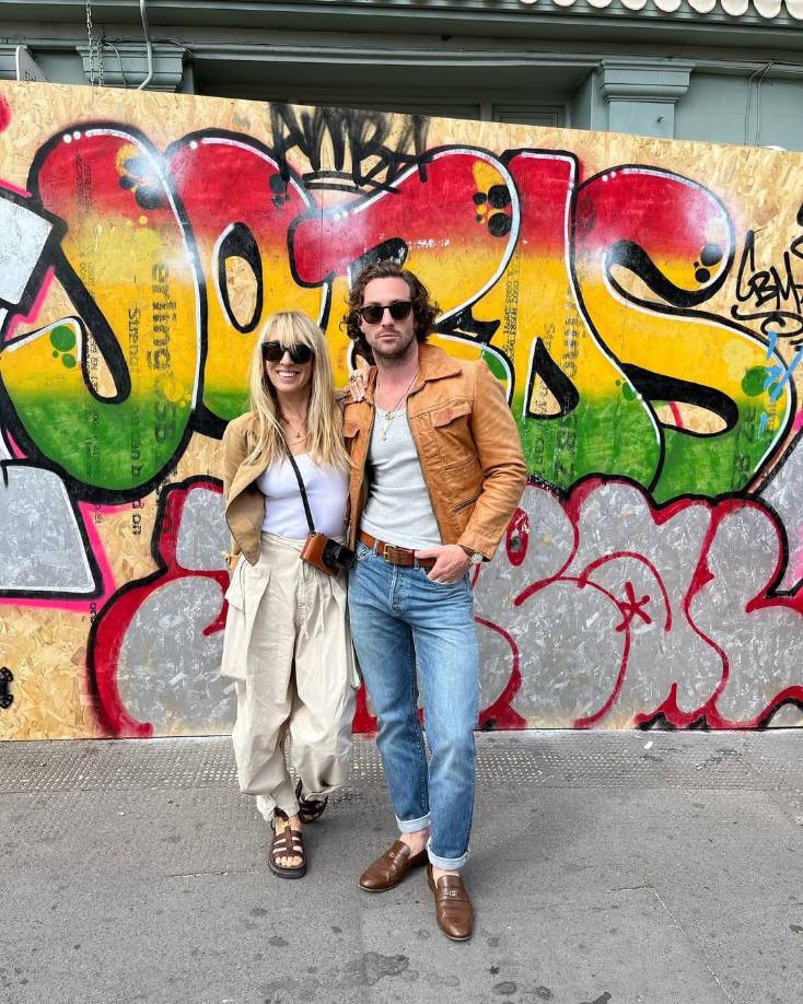 A pesar del interés de los medios, Aaron y Sam han llevado una vida bastante privada. Optan por pasar tiempo en familia y gozar de instantes serenos alejados del interés público. Esta reserva ha sido fundamental para preservar su relación fuerte y sana.