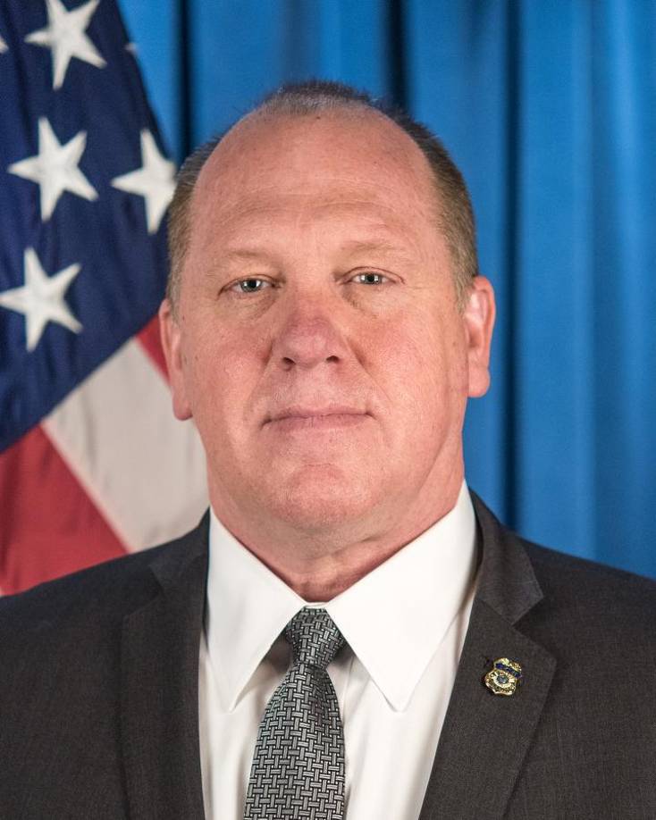 De 62 años, Homan es un ex oficial de policía y funcionario gubernamental que, como recordó Trump, fue, durante su primera administración director interino del ICE, un cargo que nunca pudo ocupar oficialmente ya que no fue ratificado por el Senado estadounidense.