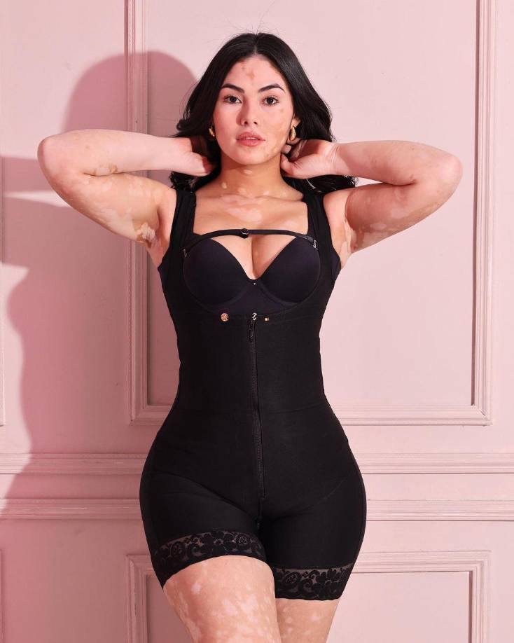 Michelle es una dama emprendedora. Tiene dos emprendimientos: uno de venta de comida junto a su madre y otro de venta de ropa en línea. 