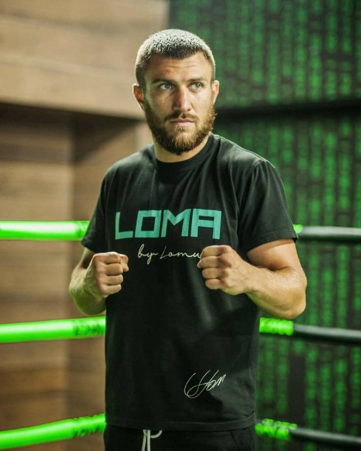 En los últimos días, el atleta que también se consagró campeón mundial de peso pluma y superpluma en la WBO, compartió una foto en sus redes sociales pidiendo que se alcance la paz entre ambas naciones.