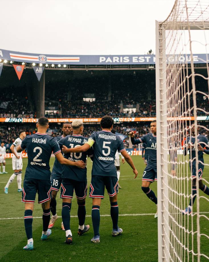 El PSG, líder de la Ligue 1 pero eliminado recientemente en octavos de final de la Liga de Campeones por el Real Madrid, es el club más generoso con sus jugadores y cuerpo técnico en Francia, como se esperaba.