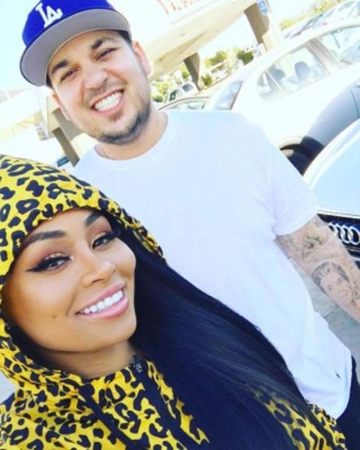 Rob Kardashian mantiene una relación con Blac Chyna, quien es la madre del hijo de Tyga, novio de su hermana menor, Kylie Jenner.