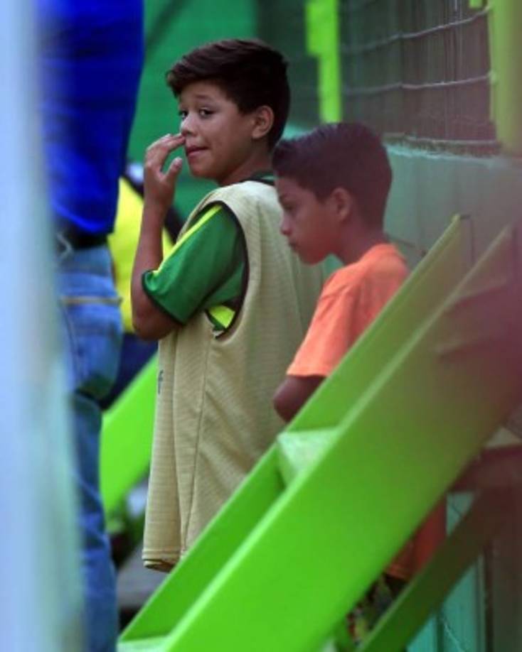 ¿Y los balones? Los recogepelotas fueron captados sin balones en los últimos minutos del partido con el marcador 3-2.