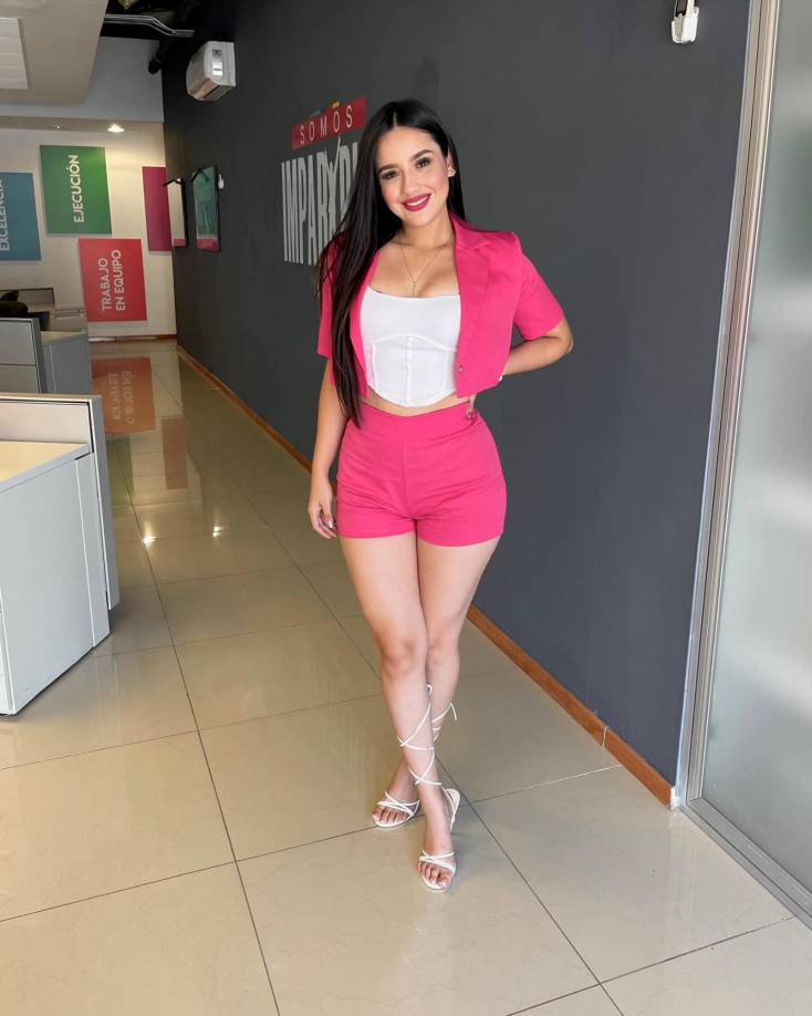 Miranda Orona: Bella periodista mexicana.