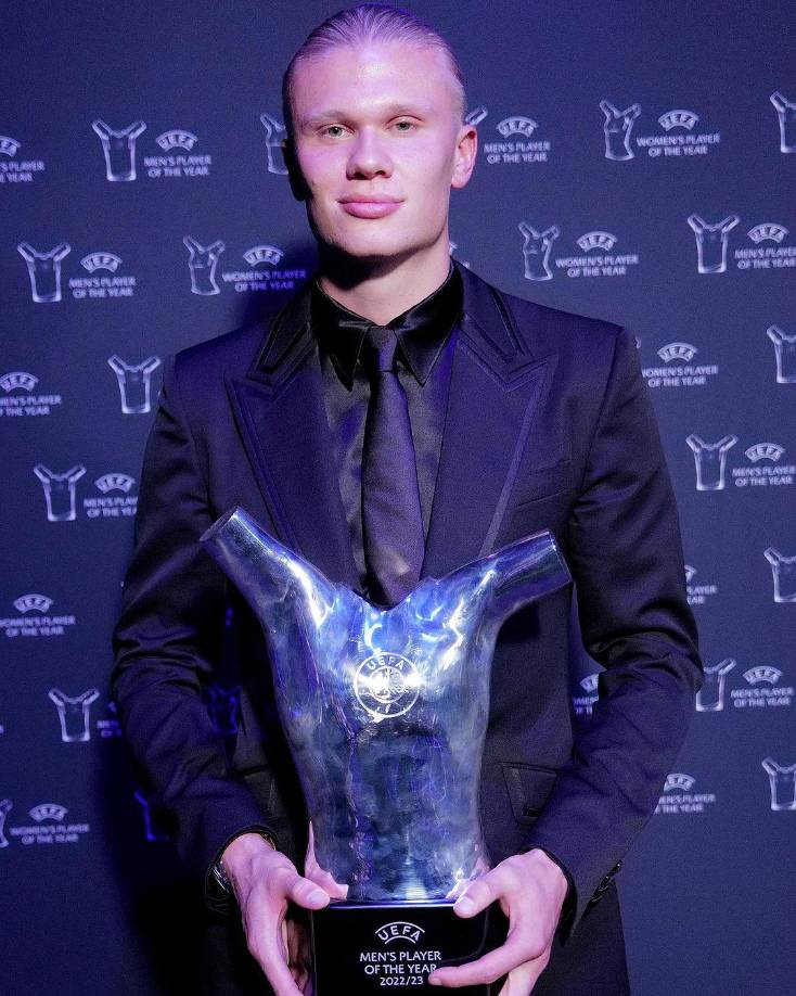 El noruego Erling Haaland, con su triplete con el Manchester City, incluida la prestigiosa Liga de Campeones y el trofeo de máximo goleador de Inglaterra, es otro de los preferidos.