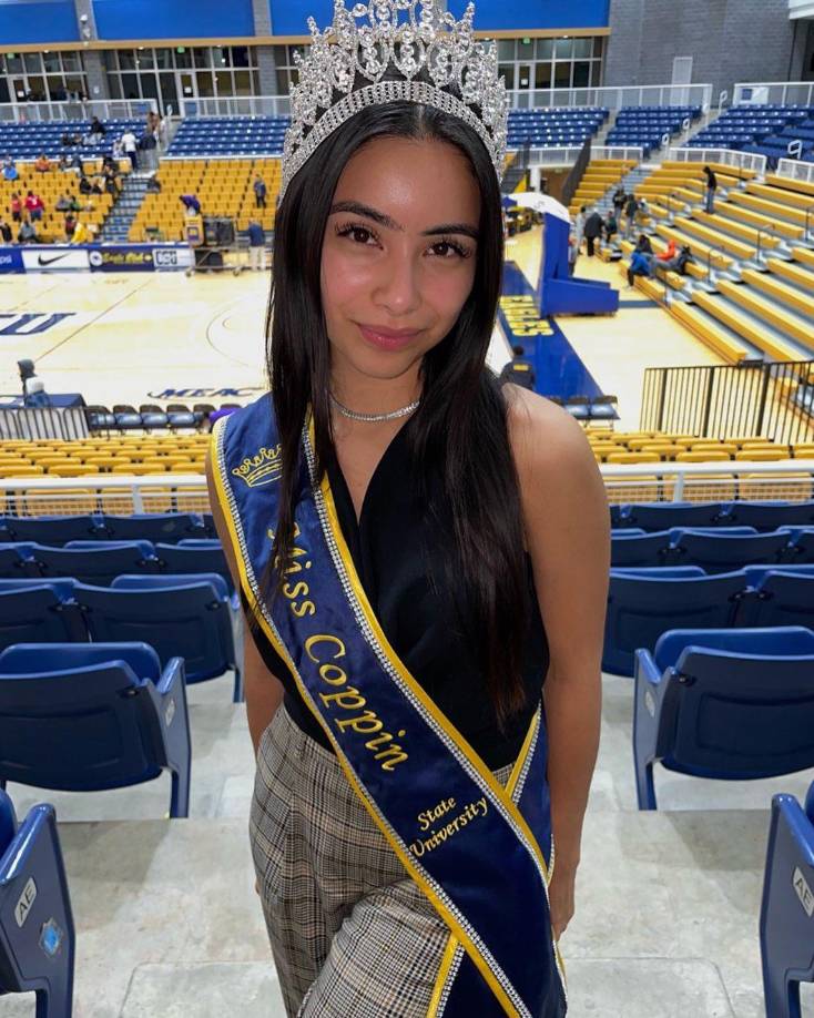 También surgieron decenas de videos y publicaciones en otras plataformas como Instagram y Twitter, que plantearon discusiones más amplias sobre representación, raza y legado, y debatieron si la coronación de una persona no negra contradice la cultura de la HBCU.