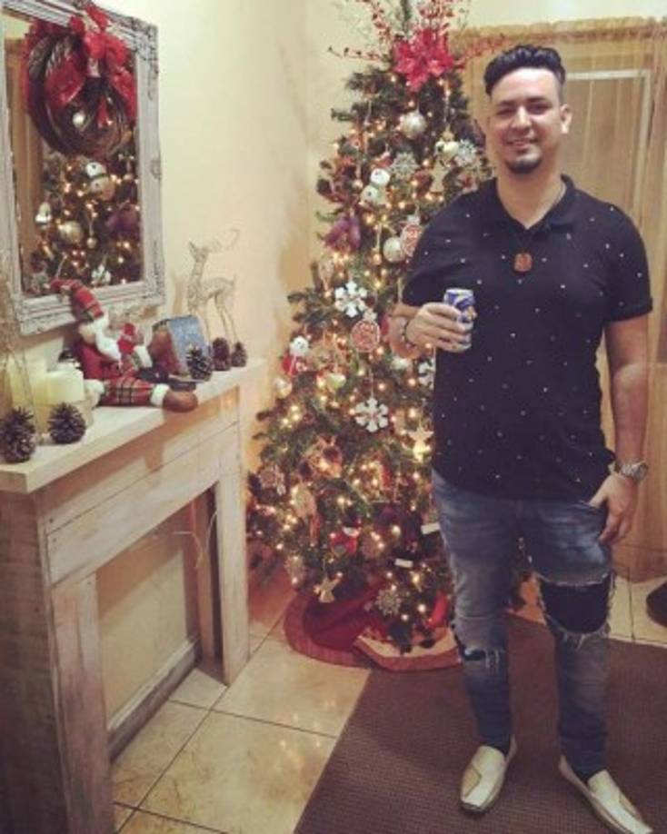 'Feliz Navidad a todos y que Dios bendiga sus vidas!', escribió el cantante Turo Leiva en su cuenta de Facebook.
