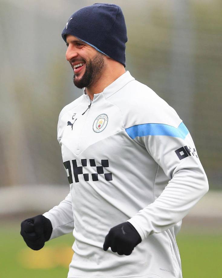 Y aseguran: “La conoció en un club en enero de 2019, cuatro meses antes de separarse brevemente de su esposa, Annie Kilner. La relación con la modelo duró hasta septiembre de 2021″.