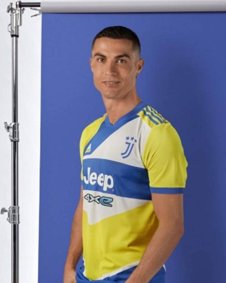 Cristiano Ronaldo decidió su futuro. El entrenador de la Juventus, Massimiliano Allegri, en una rueda de prensa fue claro al referirse a la situación del portugués en este mercado de fichajes: “Siempre se entrenó con buen humor, nunca tuvo la voluntad de dejar la Juventus. Me dijo que se quedaría aquí”.