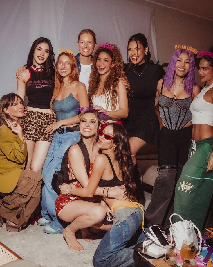 En él compartió pantalla con otras estrellas como Lele Pons y Anitta. Este video ha sido un éxito rotundo, acumulando millones de vistas en YouTube.