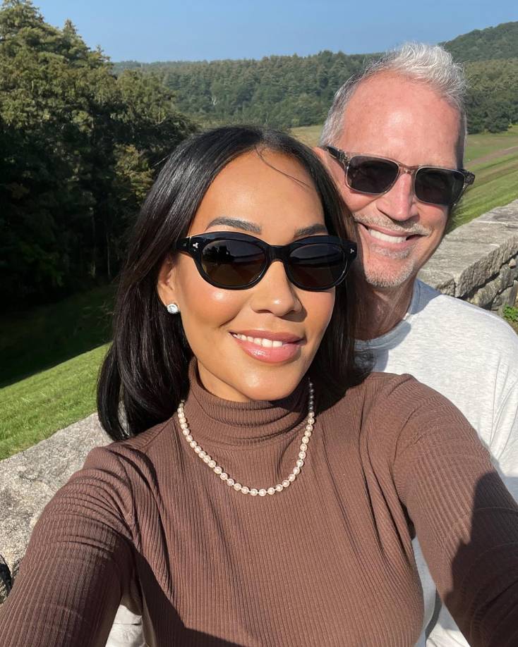 El enlace nupcial llegó cinco meses después de que Mila y George se comprometieran, el 7 de abril. Ese día, ella afirmó que George le había proporcionado en los últimos años “amor, fe, valor y gratitud”.