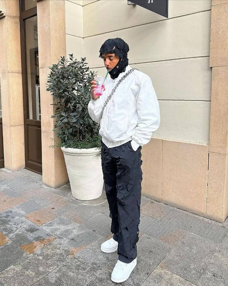 Así son los looks más atrevidos que ha usado Jules Koundé, futbolista francés del FC Barcelona.