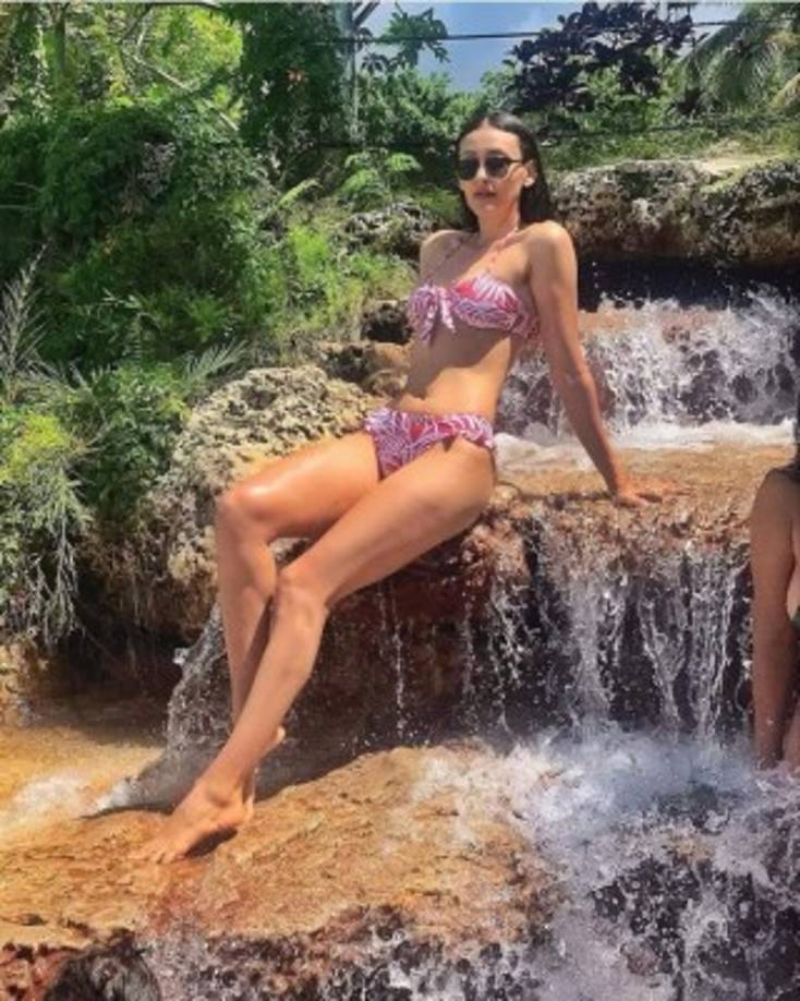 Rely es originaria de Sabana larga, Manto, Olancho se considera una emprendedora y humilde hondureña con sueños por cumplir, la corona de <br/>Miss Honduras Universo 2021 es una de ellas.