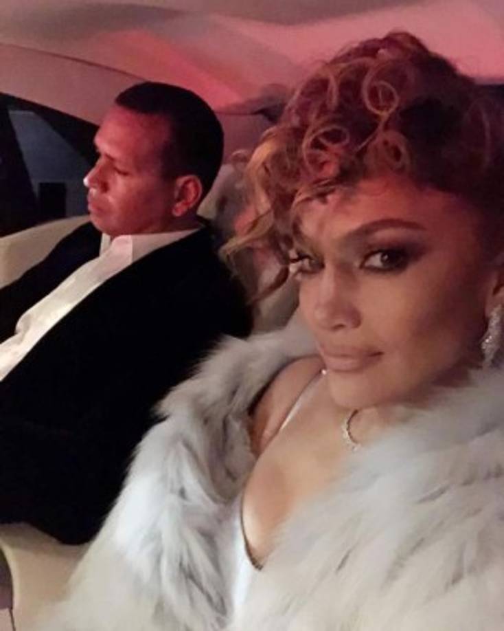 En su primer aniversario JLo le dedicó una canción a su amado, nada menos que en medio de su concierto previo al Super Bowl en Minneapolis.