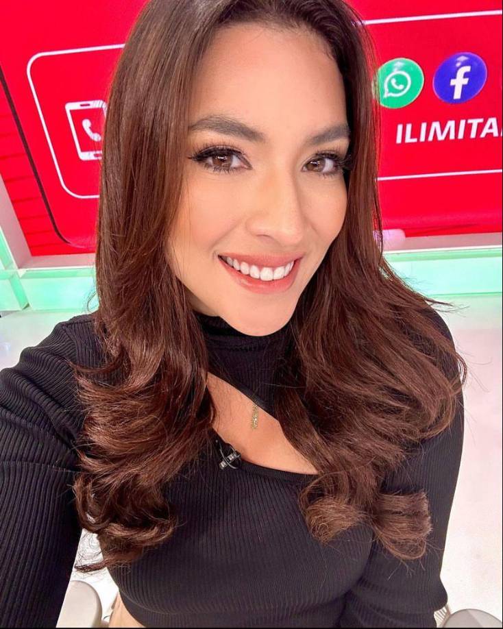 “Pedí una horchata para acompañar mis baleadas, porque me recuerda cuando era niña, yo les he contado que mi mamá vendía baleadas y yo la acompañaba a vender a ella, tengo sentimientos encontrados”, dijo la presentadora. 