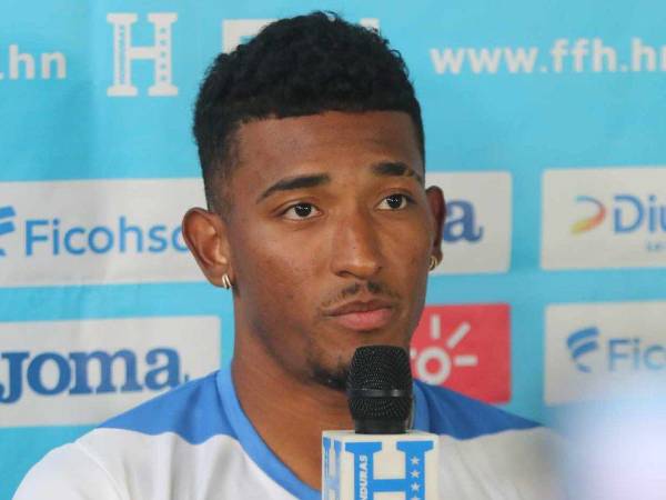 Douglas Martínez atendió a los medios de comunicación.