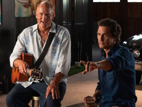Matthew McConaughey y Woody Harrelson han decidido llevar a la ficción una historia personal y real: la posibilidad de ser hermanastros. Es la premisa de 'Brothers', la serie más destacada de septiembre, que se estrenará en Apple TV el día 23. Un mes en el que llegará la sexta temporada de una serie de culto, 'Slow Horses', la nueva entrega de 'Monster', en esta ocasión dedicada a Lizzie Borden, conocida como 'la loca del hacha', o 'Neagley', la primera serie derivada de 'Reacher'.