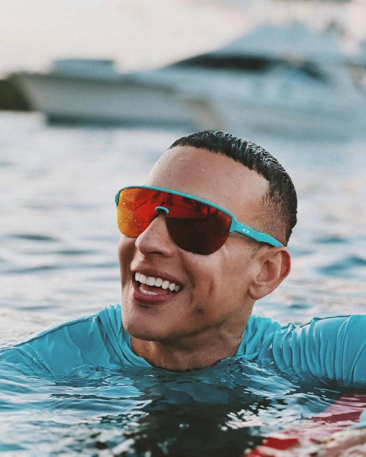 Sin duda, el viaje que hizo uno de los más grandes representantes de reggaetón junto a sus hijas estuvo lleno de sorpresas y mucho amor. Recordemos que, el creador de ‘Gasolina’ compartió un emotivo mensaje a sus hijas, a quienes se refirió como “reinas” y le agradeció a Dios por la dicha de seguir creando momentos inolvidables con ellos. 