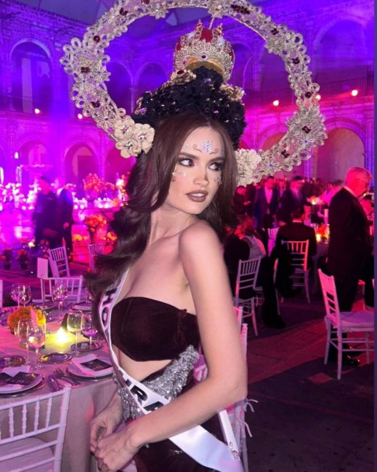 El evento se llevó a cabo en beneficio de la Fundación Niños-Mujeres-Ancianos Protegidos A.C., la cual será el fundamento para Miss Universe Philanthropy. Ahora se transforma en Miss Universe Philanthropy con el objetivo de alcanzar un alcance global y poder abarcar más áreas. La representante hondureña Stephanie Cam deslumbró en la gala con su belleza y elegancia.