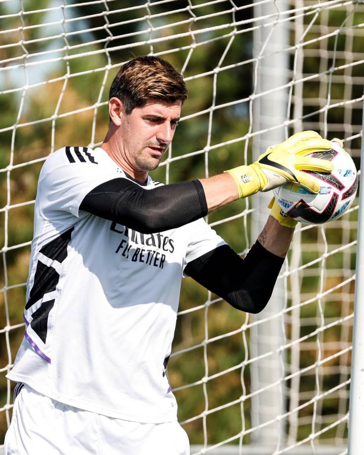 Thibaut Courtois no se recuperó de su lesión que sufre en el nervio ciático y se perderá el Clásico. Sensible baja para el Real Madrd.