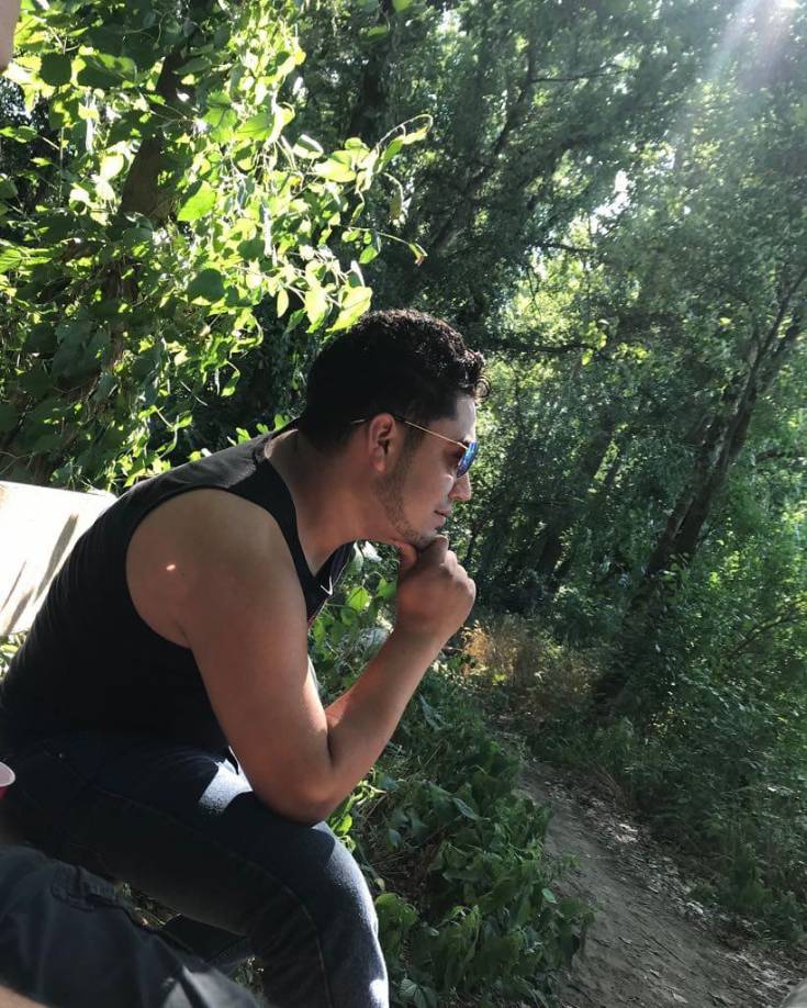 Según medios locales, un sujeto se robó un vehículo a mano armada y la policía lo comenzó a perseguir.