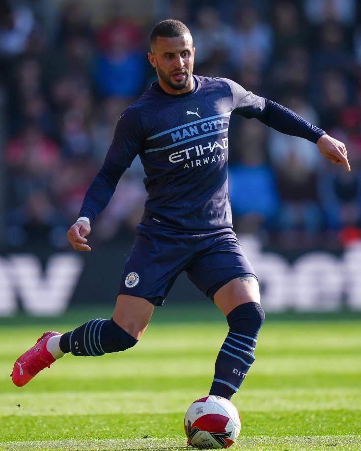 The Sun’, el medio ‘oficial’ de Walker para este tipo de informaciones, ha destapado que el lateral del Manchester City las habría engañado a ambas con una tercera mujer. 