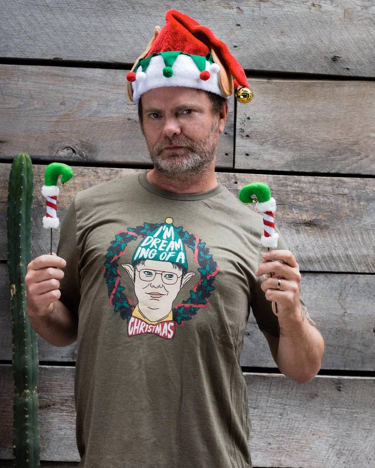 “<b>Estoy tan abrumado que mi cerebro simplemente se desconecta, apenas puedo procesarlo</b>”, añadió visiblemente conmovido a modo de una confesión personal. Al concluir su video sobre el incendio, <b>Rainn Wilson</b> reflexionó con una frase que podría resonar con personas que han atravesado situaciones similares por los desastres naturales en Estados Unidos.