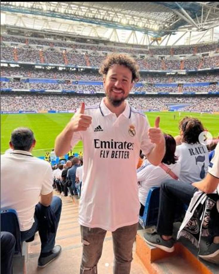 Es un amante del fútbol y su equipo favorito es el Real Madrid, equipo que ya todos conocen como exitoso.