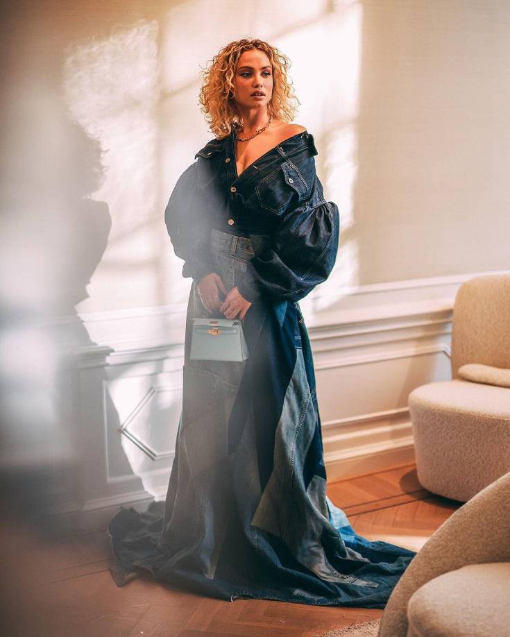 Es la imagen y cara principal de Dior Beauty, una de las marcas más lujosas a nivel mundial.