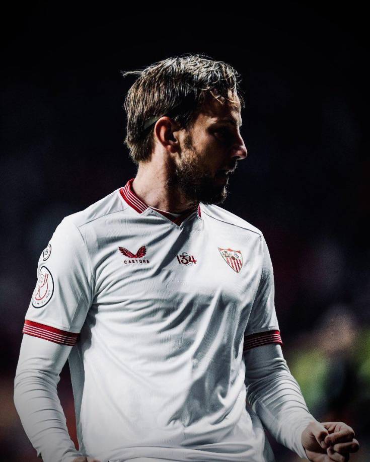 El centrocampista croata Ivan Rakitc y el Sevilla negocian la resolución del contrato que les une hasta el próximo 30 de junio, tras lo que el futbolista balcánico aceptará la oferta por dos temporadas que le ha hecho el Al Shabab Saudí, según han informado a EFE fuentes de la negociación.