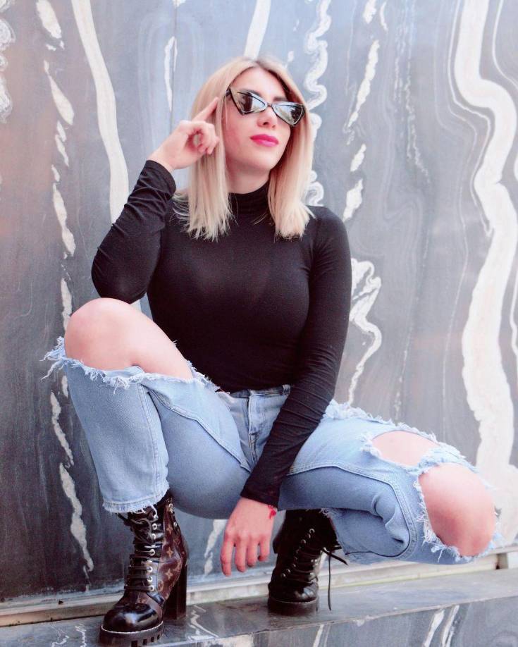 Aline Torres es una empresaria mexicana que incursionó en el mundo de la página de contenido explícito, siendo vendido por un pago mensual de 20 dólares. Ella es la esposa del jugador mexicano Javier Cortés. 