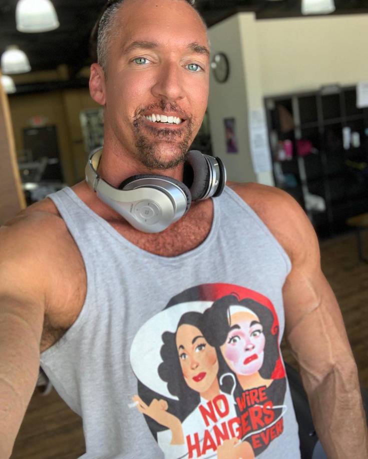 Al final de su post, el actor pornográfico exhortó a sus fans a que se vacunen contra la viruela de mono y eviten tener contacto con personas o zonas en donde el virus haya aparecido.