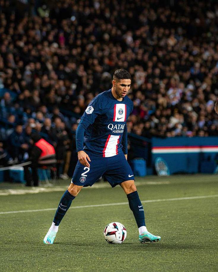 Una mujer, también de 24 años, lo acusa de haberla violado en su domicilio en Boulogne-Billancourt, en las afueras al oeste de París.