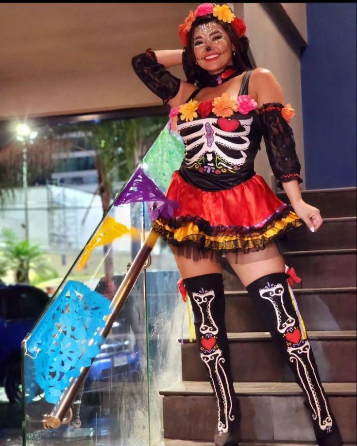 La también inflluencer se vistió de catrina para festejar. 