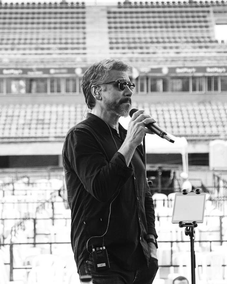 Jesús Adrián Romero es uno de los cantantes de música cristiana más famosos y queridos por el público.