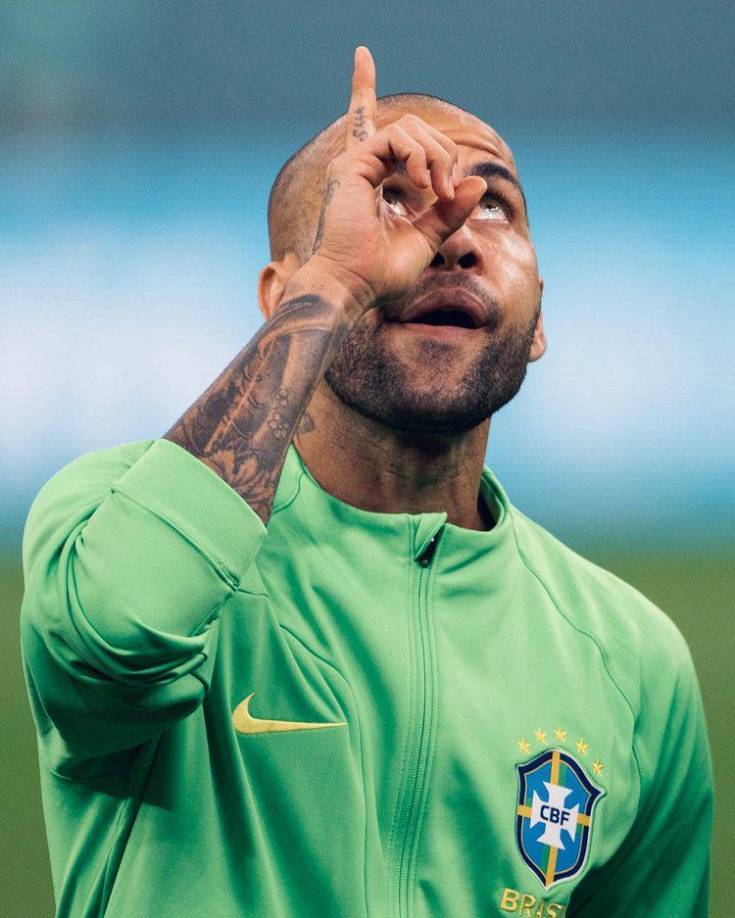 “Muy tranquilo, reservado, de pocas palabras y sin externalizar demasiadas emociones”, fueron algunos relatos al periódico sobre la posición de Alves dentro del centro penitenciari tras ser acusado de violar a una mujer.